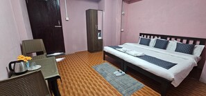 1 habitación, espacio para trabajar con laptop y wifi gratis