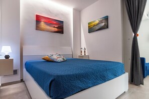 Appartement | 1 slaapkamer, een kluis op de kamer, een strijkplank/strijkijzer