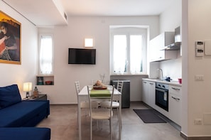 Apartment | Wohnbereich | Flachbildfernseher