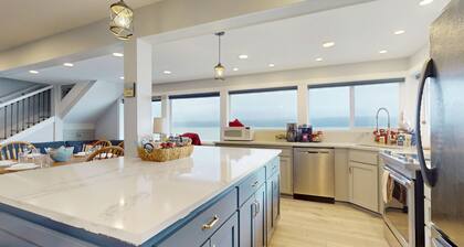 Waterfront Retreat on Camano Island – Stunning Views!