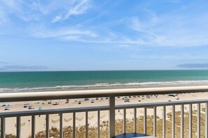 Property grounds - 9th floor oceanfront condo w/ balcony, shared pools & hot tubs (North Myrtle Beach)