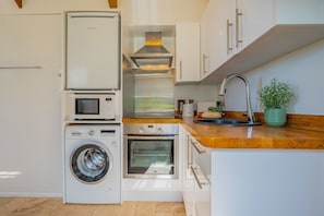 Frigorifero, forno, pentole/stoviglie/utensili