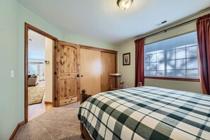 2 bedrooms, iron/ironing board, free WiFi, bed sheets