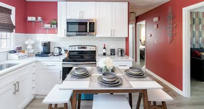 Cozy Retreat Close to Downtown + Parking