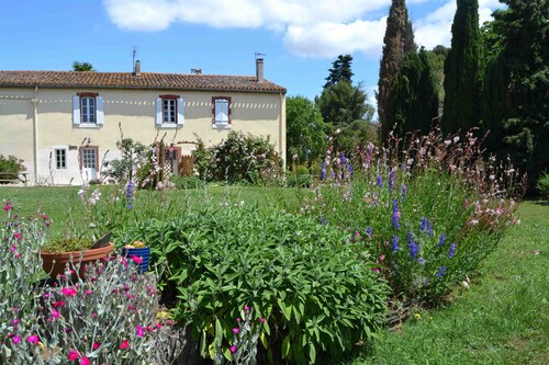 Domaine de Buscail, Bois de Py, swimming pool, park and gardens, magnificent views.
