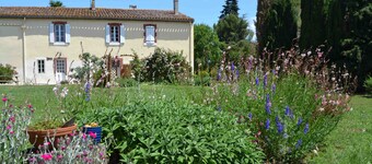 Domaine de Buscail, Bois de Py, swimming pool, park and gardens, magnificent views.
