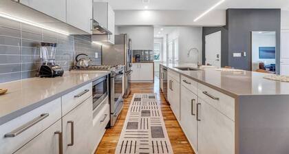 3 Bdrm 3 Full Bath Tower View walk up