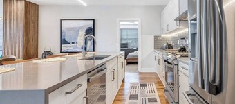 3 Bdrm 3 Full Bath Tower View walk up