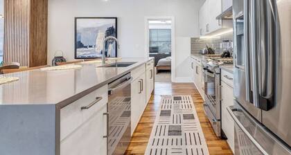 3 Bdrm 3 Full Bath Tower View walk up