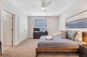 Unclassified image, 5 of 19, button - 4th floor walk-up apartment with perfect mix of historic features with luxurious modern amenities! (Cincinnati)