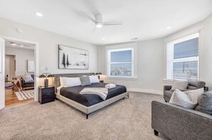 Unclassified image, 3 of 19, button - 4th floor walk-up apartment with perfect mix of historic features with luxurious modern amenities! (Cincinnati)