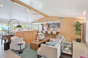 Interior - Pink Pearl – Private Canal home in Key Royale, Heated Pool/Hot Tub and Dock avai (Holmes Beach)