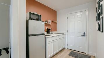 Fridge, microwave, stovetop, coffee/tea maker