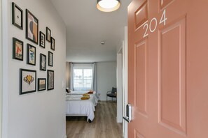 1 chambre, bureau, draps fournis