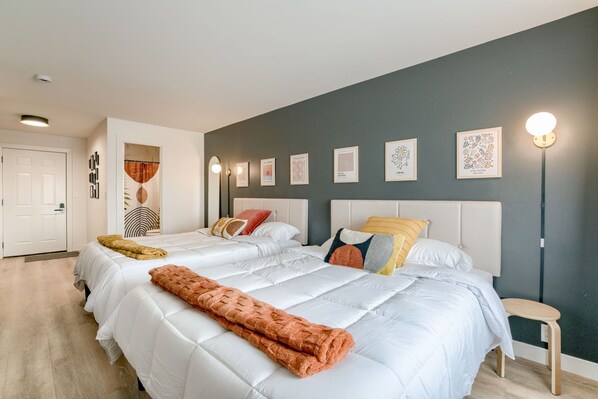 1 Schlafzimmer, Schreibtisch, Bettwäsche