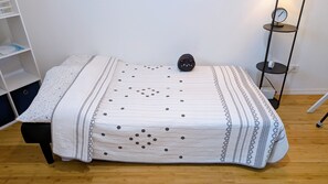 2 chambres, fer et planche à repasser, Wi-Fi, draps fournis