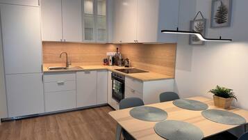Fridge, microwave, oven, stovetop