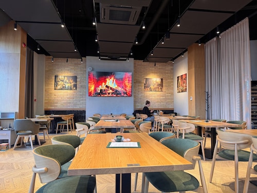 Apart 555 New & Fully Equipped with Garage & 15 Min to City Center