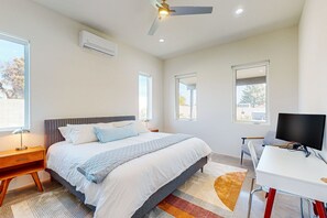 6 habitaciones, tabla de planchar con plancha y acceso a internet