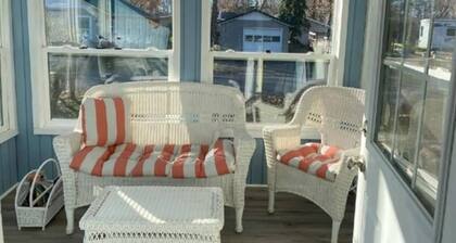 Great Front Porch with 3 Bedrooms and King Bed