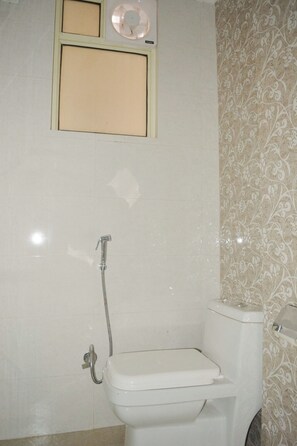 Standard Room | Bathroom | Shower, free toiletries, towels, soap - Alpha Stay (New Delhi)