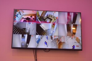 Standard Room | Living area | TV - Alpha Stay (New Delhi)