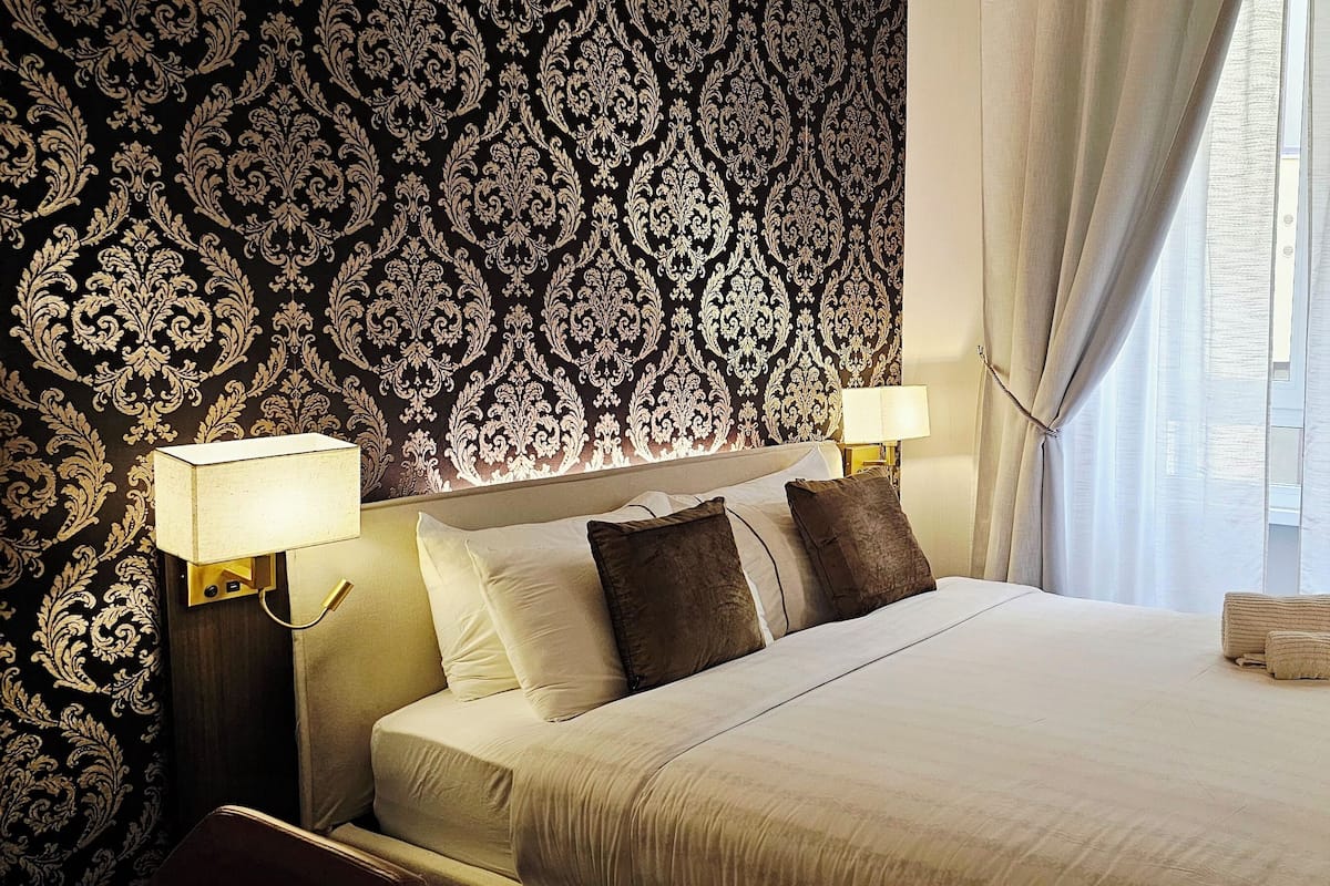 Doppia Standard, vista cortile | 1 camera, minibar, una cassaforte in camera, una scrivania