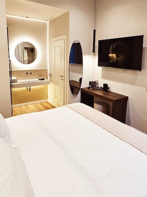 Doppia Luxury, vista città | 1 camera, minibar, una cassaforte in camera, una scrivania