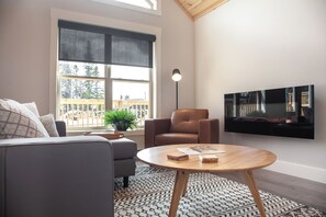 Place of Serenity | Living area - Indian Falls Chalets  (Springdale)