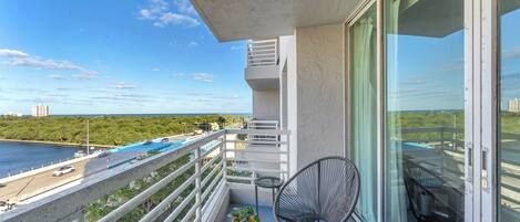 Condo familiar, vista a la playa | Terraza o patio