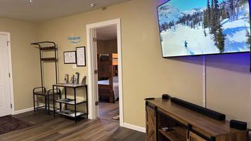 4 bedrooms, WiFi, bed sheets