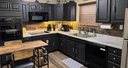 FeudLine Lodging - Hatfield-McCoy - Downtown Matewan - Large Groups