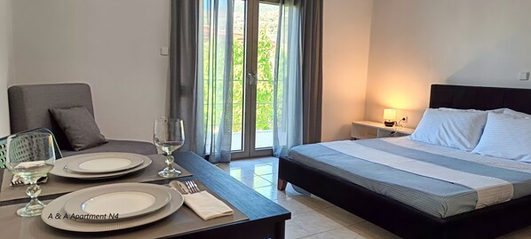 Chambre Confort double, balcon, vue sur la montagne | Literie de qualité, lit avec matelas à plateau-coussin