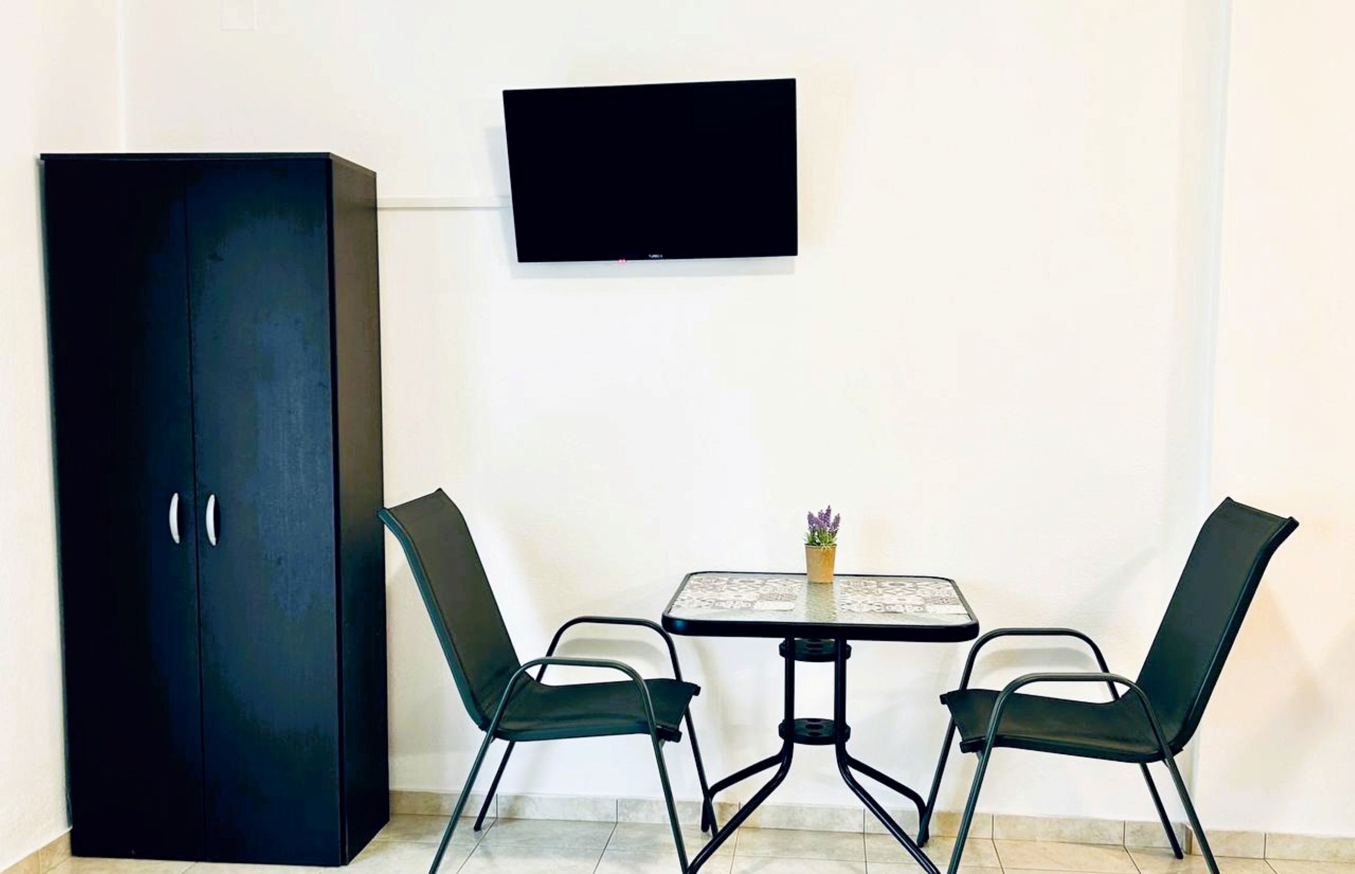 Comfort-Doppelzimmer, Balkon, Bergblick | Essbereich im Zimmer