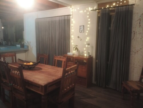 Rustic Farmhouse - enjoy rural living in metropolitan Perth.