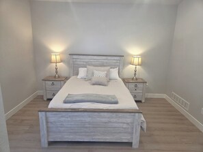 3 bedrooms, iron/ironing board, WiFi, bed sheets - Charming Newly Remodeled 3-Bed, 2 bath Denver Home with WiFi & AC (Denver)