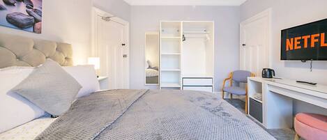 7 bedrooms, iron/ironing board, WiFi, bed sheets
