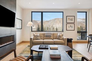 Smart TV, fireplace - One Riverfront Condo 203 (Avon)