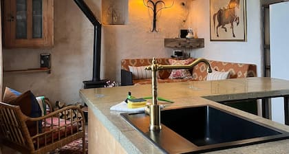 Charming cottage on the River Boyne,Fishing ,Kayaking,World Heritage sites