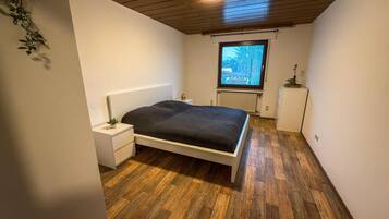 3 camere, una scrivania, ferro/asse da stiro, Wi-Fi