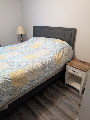 2 chambres, bureau, accès au Wi-Fi (inclus), literie fournie