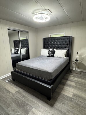 3 Schlafzimmer, Zimmersafe, Schreibtisch, Bügeleisen/Bügelbrett