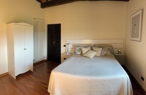 2 slaapkamers, een strijkplank/strijkijzer, wifi, beddengoed