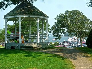 บนชายหาด