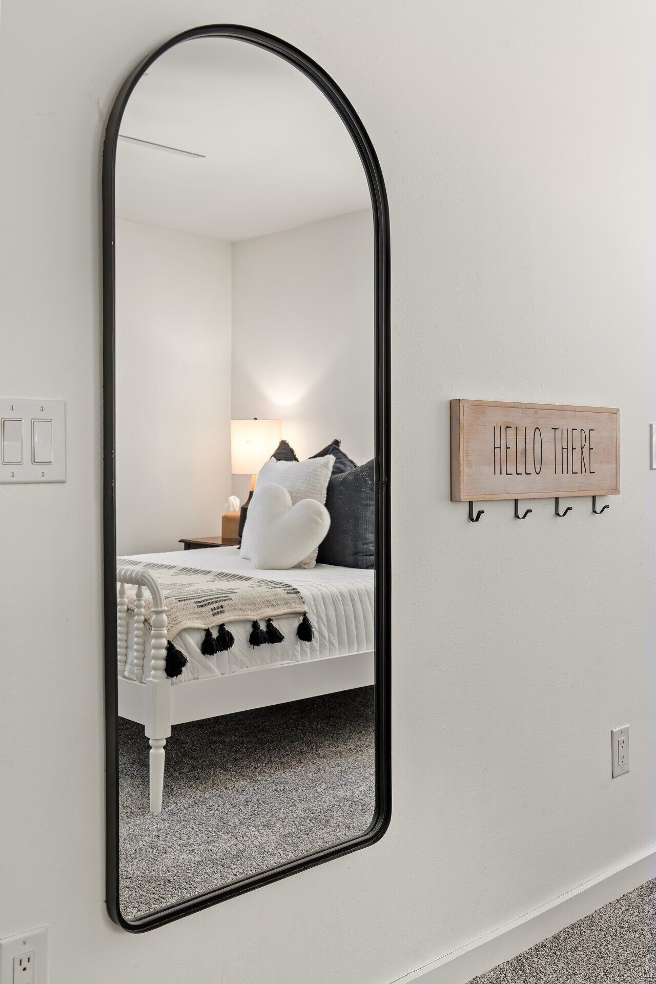 6 Schlafzimmer, Schreibtisch, Bügeleisen/Bügelbrett, Reisekinderbett