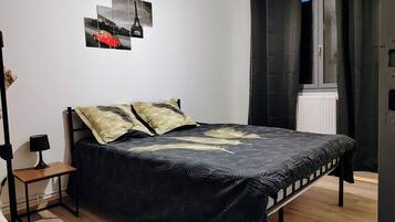 3 bedrooms, desk, iron/ironing board, free WiFi