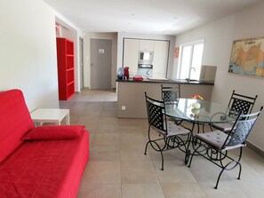 Dining - Charming T4 with garden near the sea (Six-Fours-les-Plages)