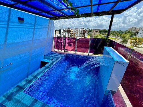 Modern apartment with jacuzzi
