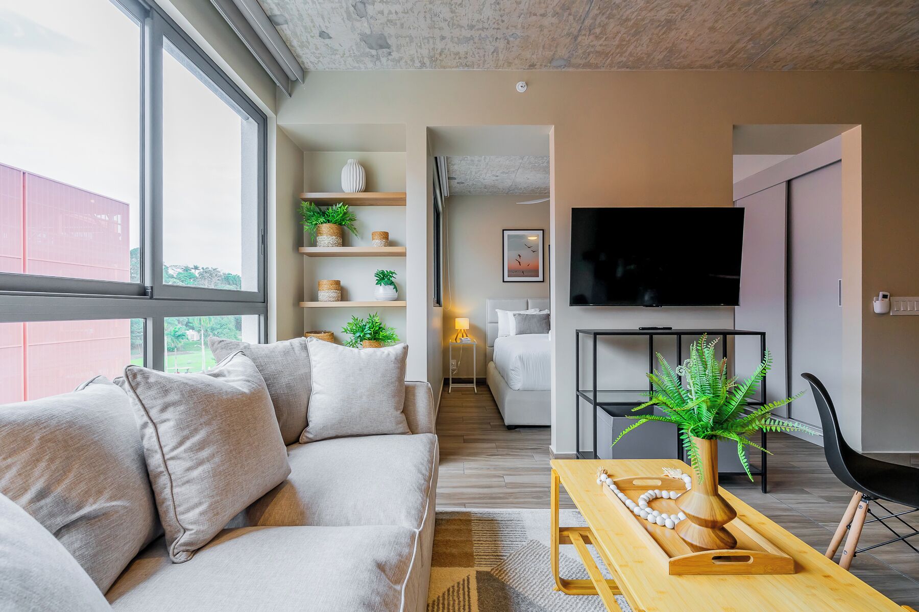 Apartment (501) | Living room | 43-inch Smart TV with digital channels