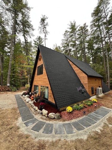 Baby Chocorua A Frame in the mountains sleeps 8